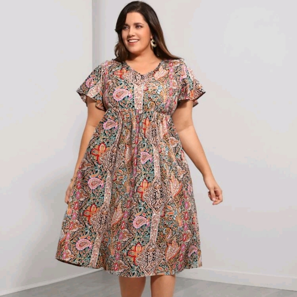 Women's plus sized paisley dress